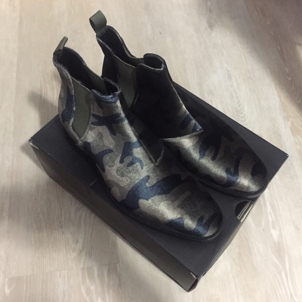 NWT Aldo Green Camouflage Ankle Boots